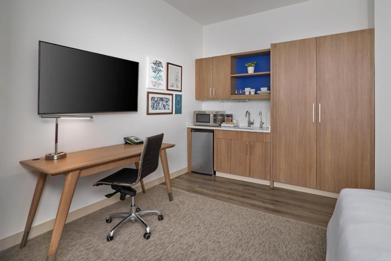 Отель Element Edmonton West Экстерьер фото