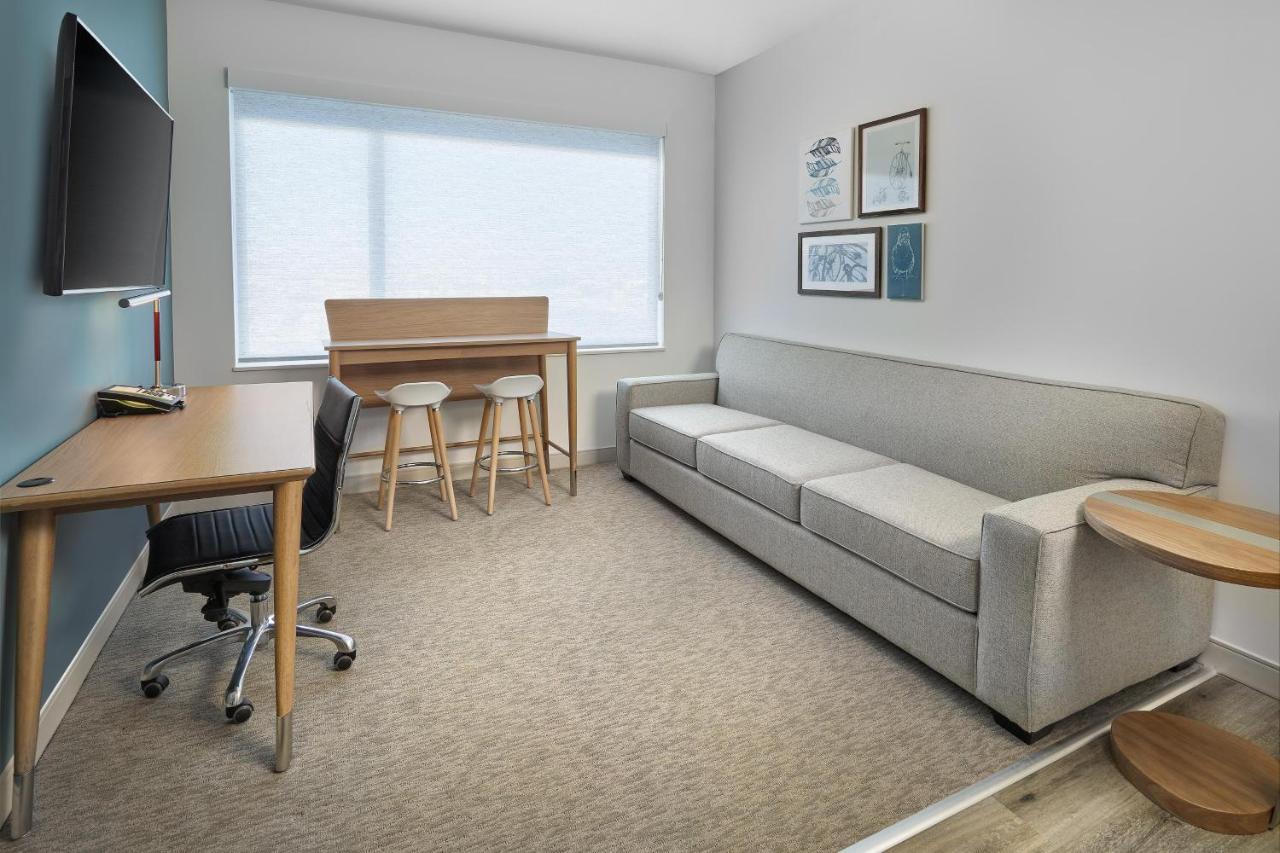 Отель Element Edmonton West Экстерьер фото