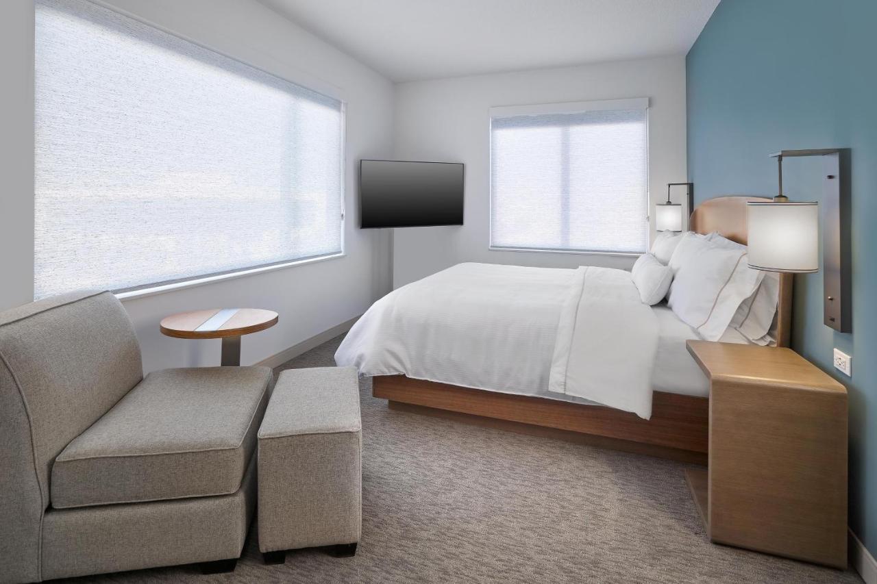 Отель Element Edmonton West Экстерьер фото